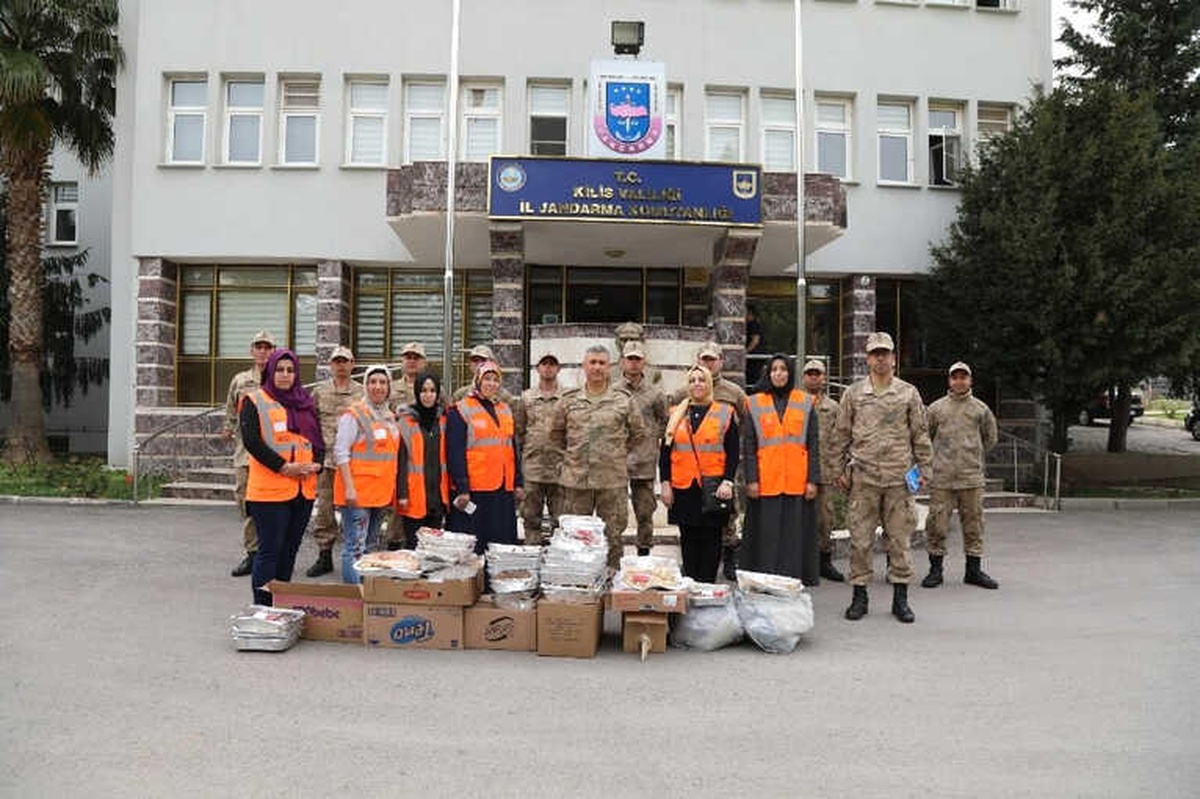 Kilis Belediyesinden Mehmetçiklere Yemek