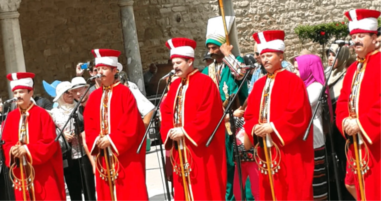 İstiklal Marşı\'nı İlahi Gibi Okuyan Mehter Takımına Soruşturma Açıldı