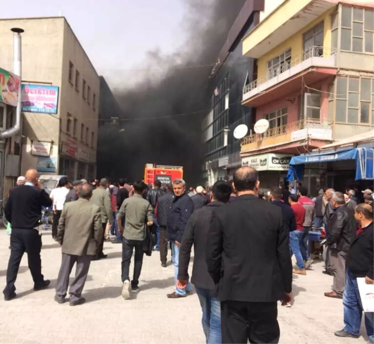 Konya\'da Yangında Dumandan Etkilenen 2 Kişi Hastaneye Kaldırıldı