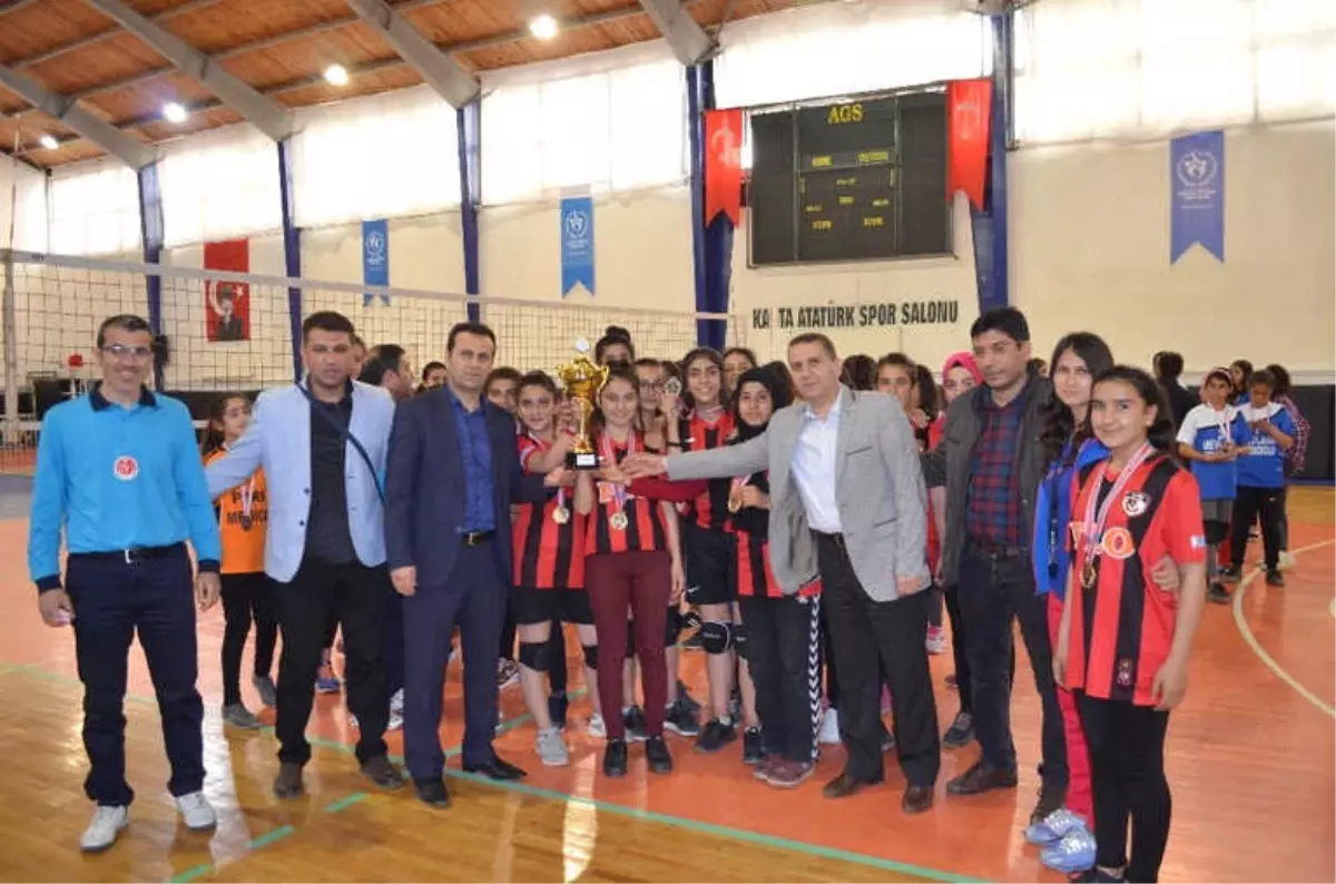 Kulüpler Arası Küçük Kızlar Voleybol İl Birinciliği Müsabakaları Sona Erdi