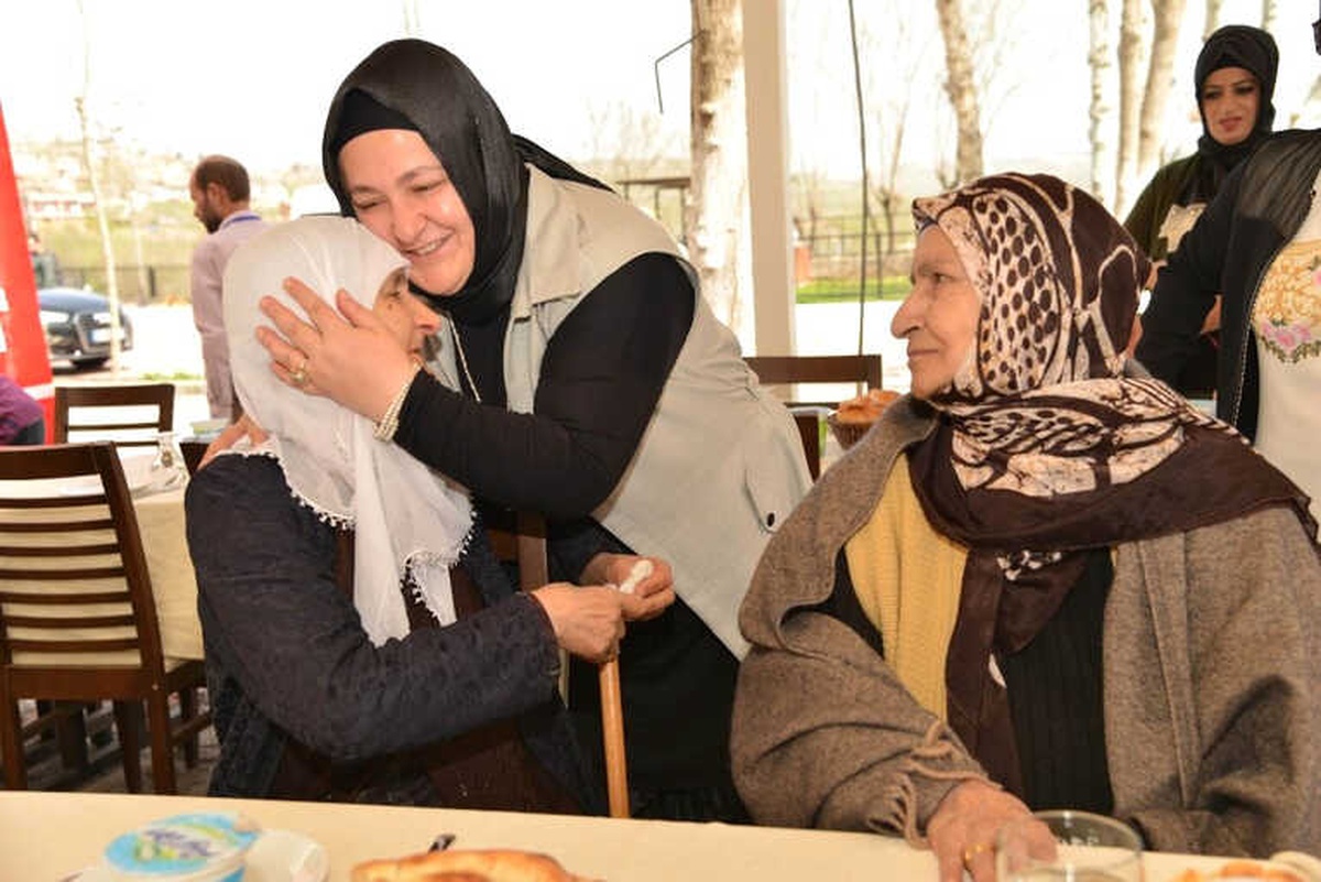Lütfiye Atilla Yaşlılar Haftası Etkinliğine Katıldı