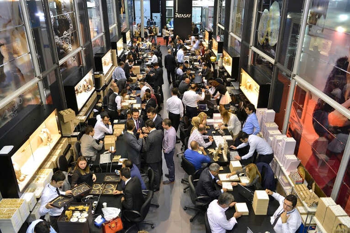 Mücevher Fuarında Milyonluk Pırlanta Yüzük ve 16 Bin Liralık Kasa Sergilendi