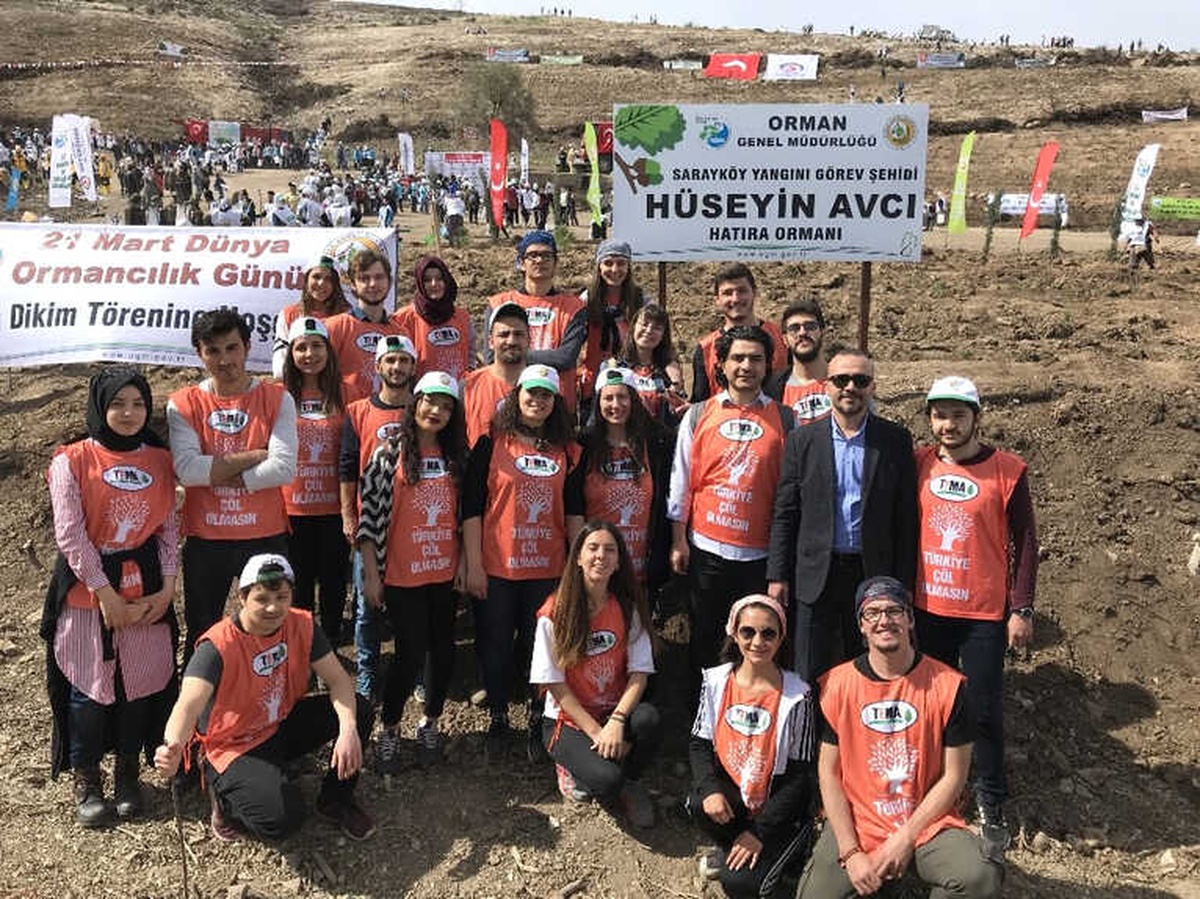 Paü Genç Tema Topluluğu 500 Fidanı Toprakla Buluşturdu