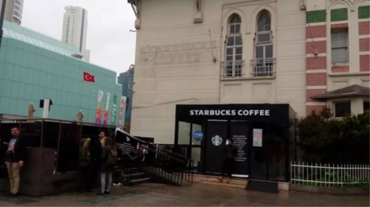 Şişli Belediyesi, Starbucks\'ın Şubesini Mühürledi