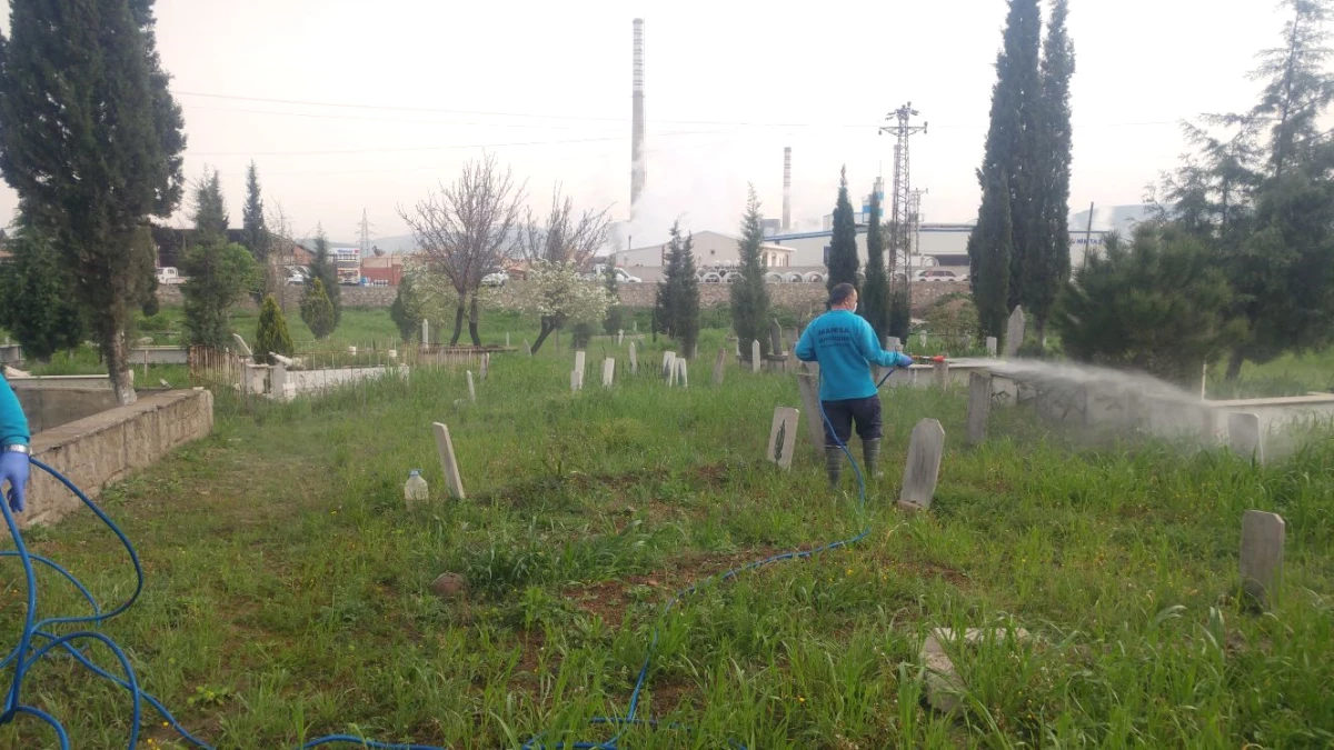 Soma\'da Mezarlıkların Bakımı Yapıldı