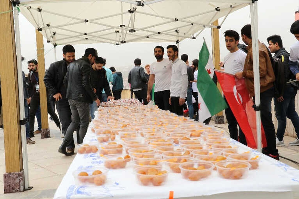 Suriyeli Öğrenciler \'Afrin Zaferi\' İçin Lokma Dağıttı