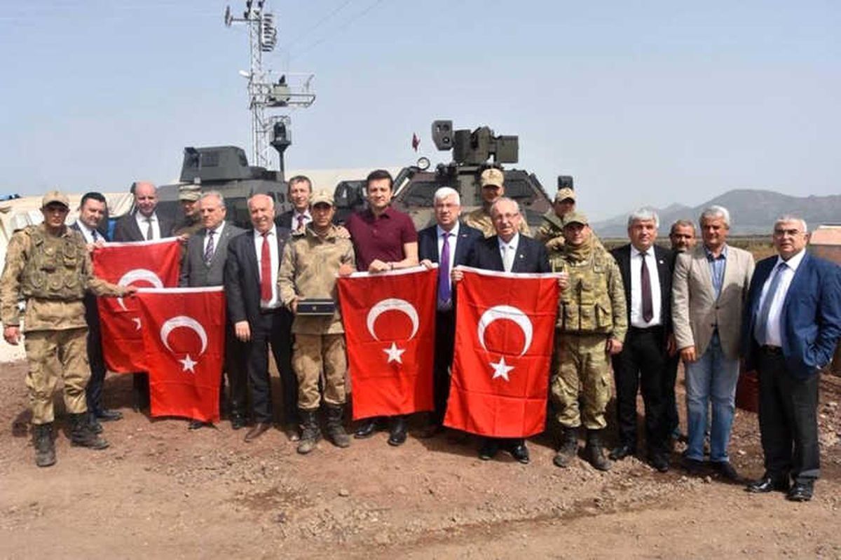Tekirdağ\'ın Belediye Başkanları Sınırdaki Mehmetçikle Buluştu