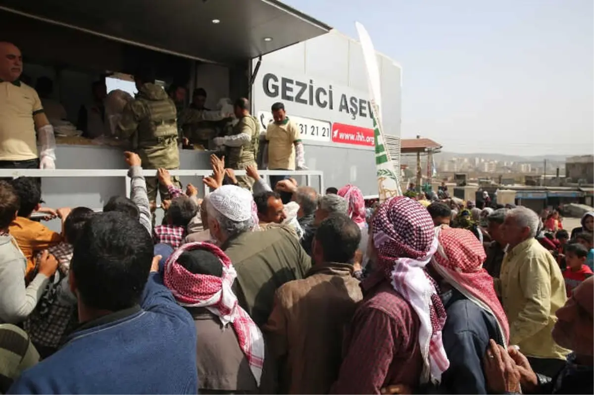 Tsk, Afrin Merkezde Halka Sıcak Yemek Dağıttı