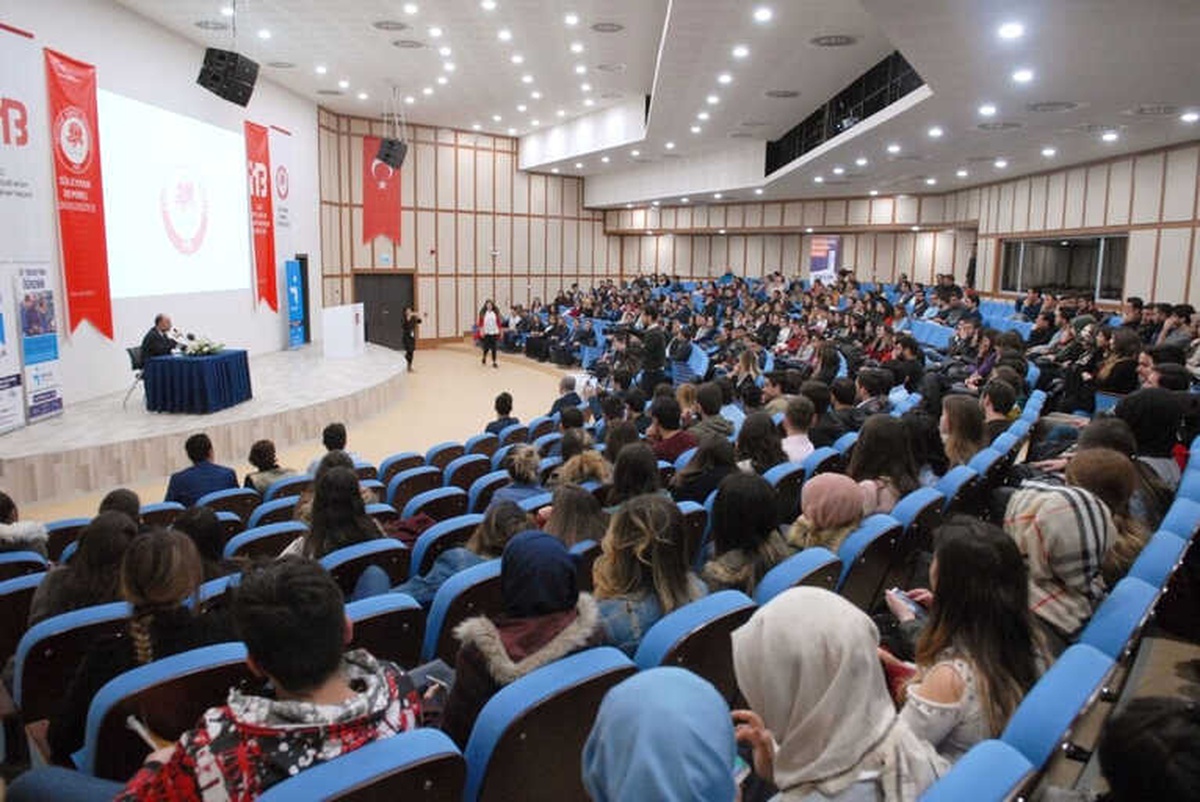 Vali Günaydın \'Kariyer Zirvesi\'ne Katıldı