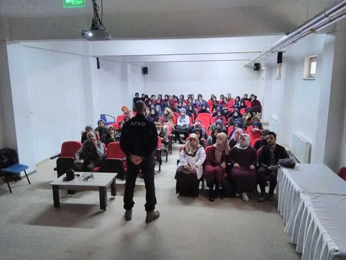 Afetle İlgili Okul Eğitimleri Devam Ediyor
