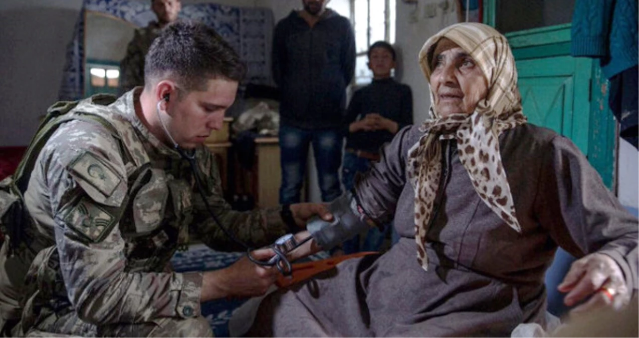 Mehmetçik, Terör Belasından Kurtardığı Afrin Halkını Yalnız Bırakmıyor