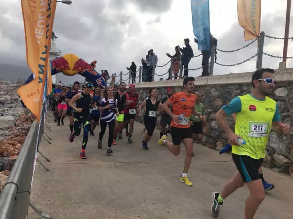 Alanya Ultra Maratonu\'na Yoğun Katılım