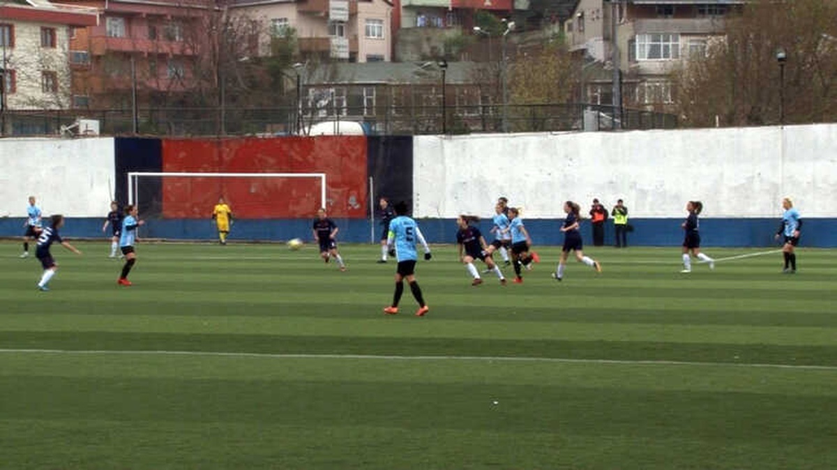 Ataşehir Belediyesi Kadın Futbol Takımı Şampiyonluğu Garantiledi