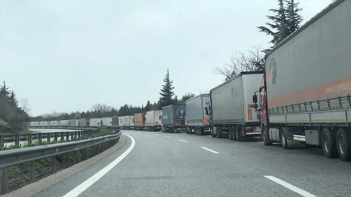 Avrupa\'ya Açılan Sınır Kapılarında Tır Kuyruğu