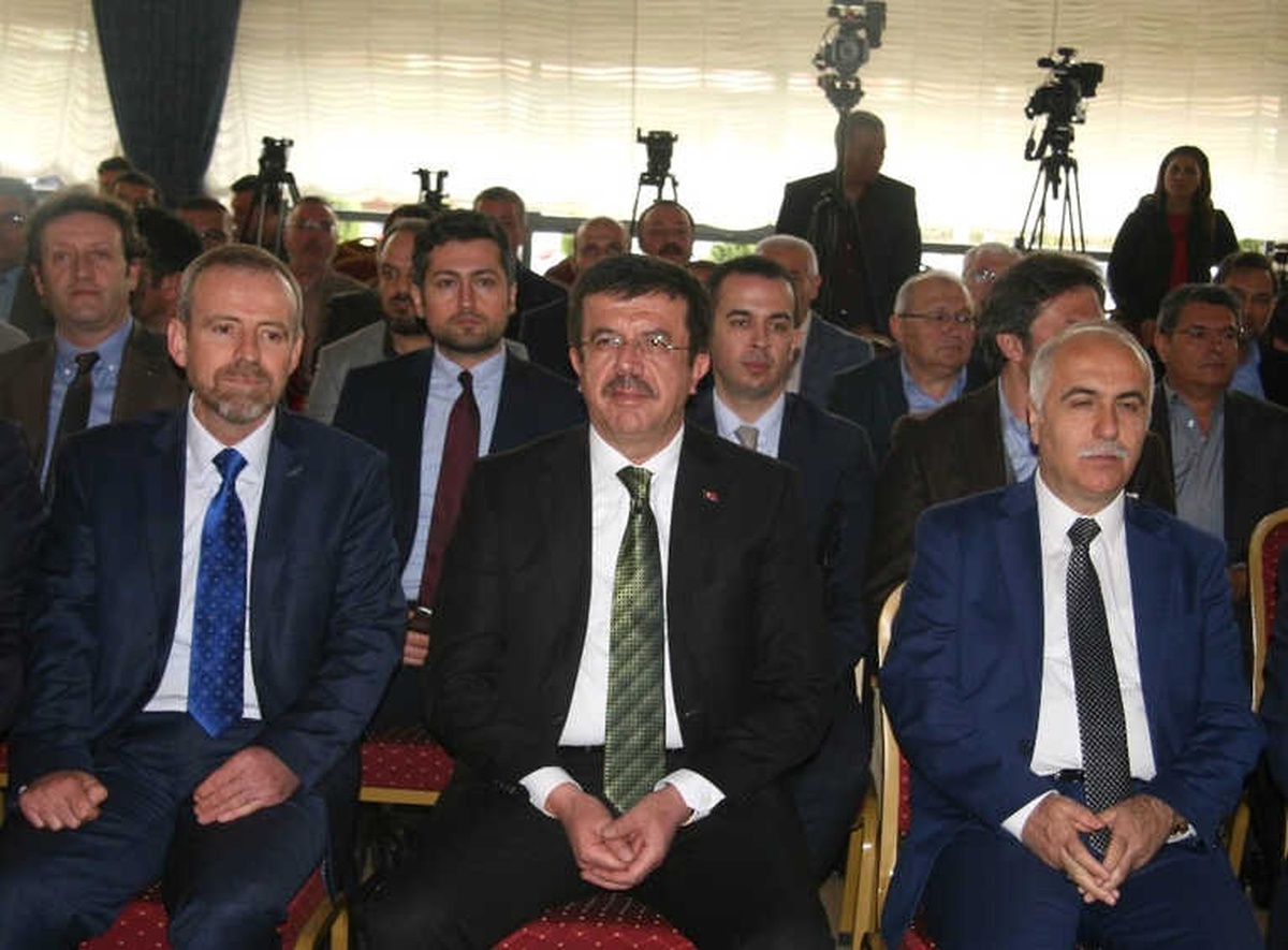 Bakan Zeybekci\'den Atama Bekleyen 2 Yıllık Maliye ve Muhasebe Yüksekokul Mezunlarına Kötü Haber