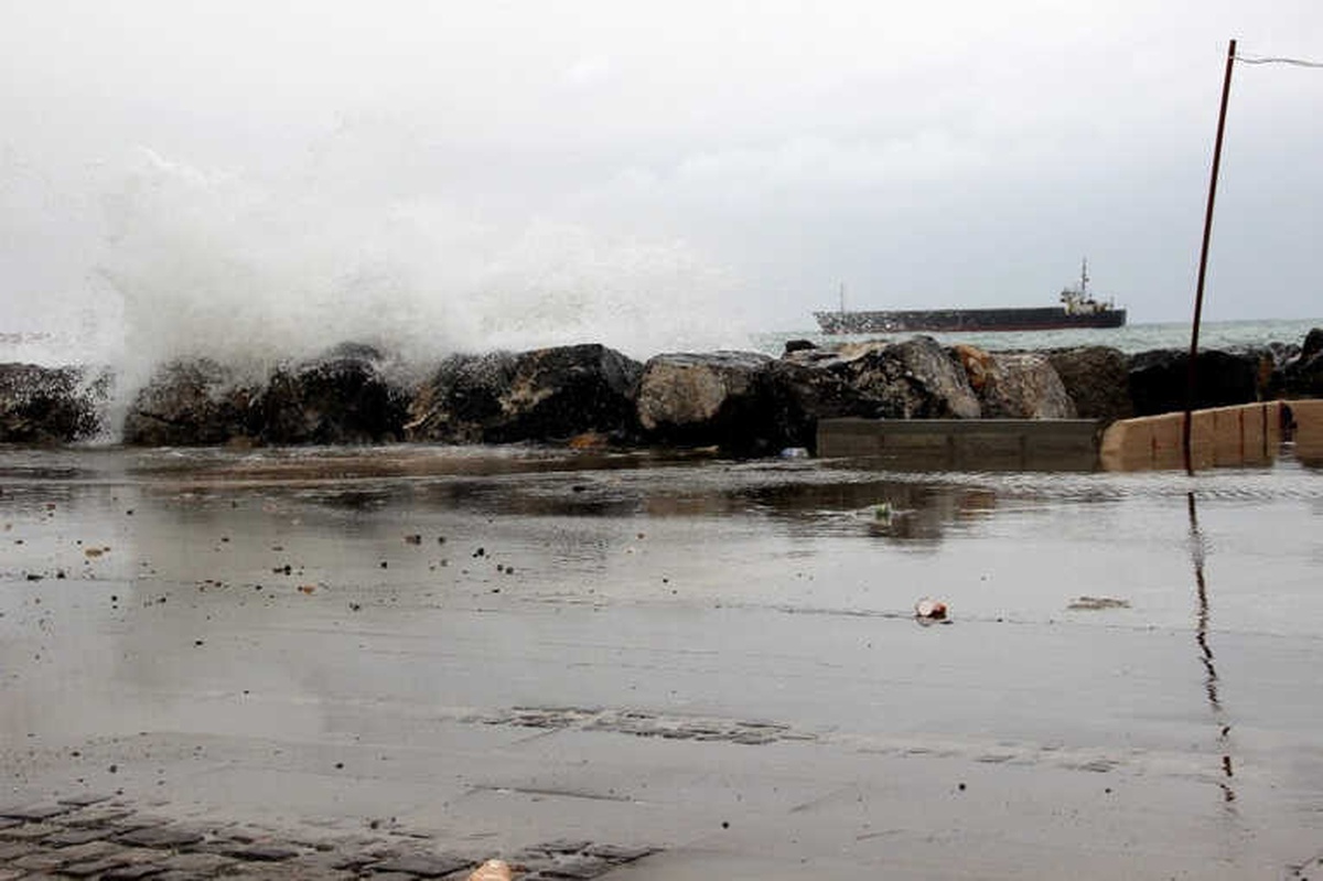 İskenderun\'da Fırtına Körfezi Taşırdı
