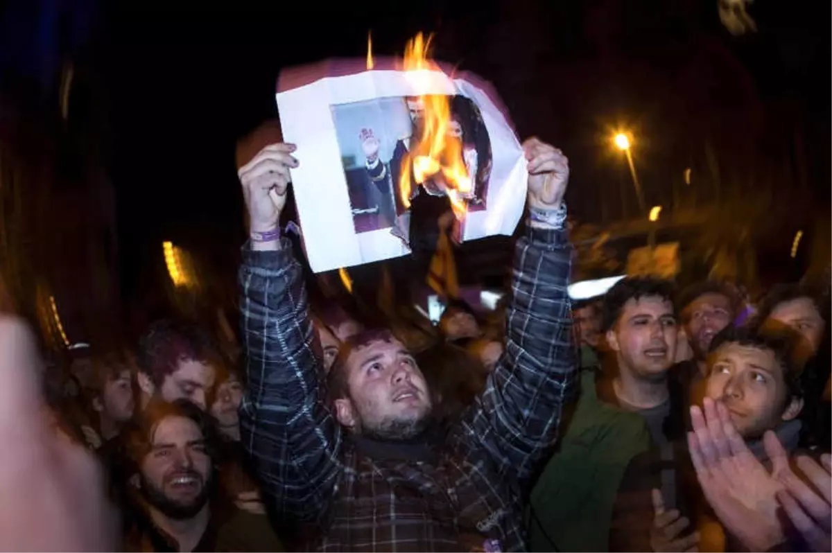 İspanya\'da Ayrılıkçı Liderlerin Gözaltına Alınması Protesto Edildi