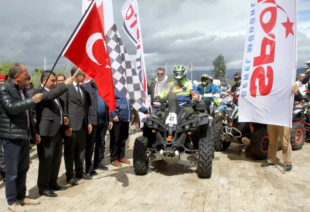 Motosikletçiler Fethiye\'de Çamurla Savaştı