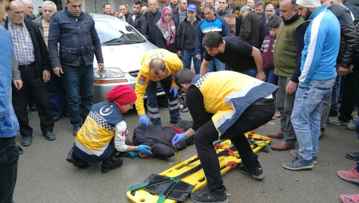 Otomobile Çarpan Motosiklet Sürücüsü Yaralandı