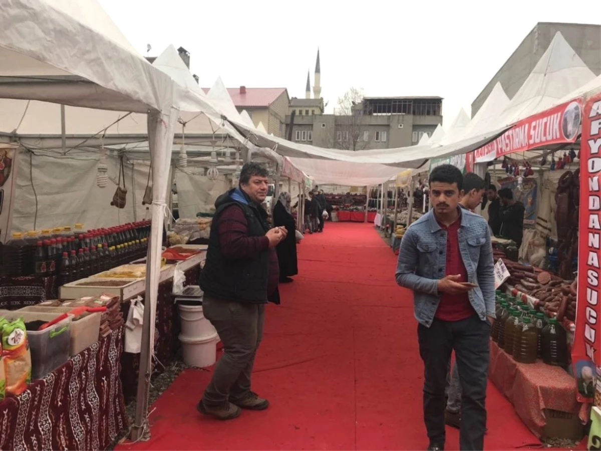 Patnos\'ta Açılan Yöresel Yiyecekler Fuarı Vatandaşlar Tarafından Yoğun İlgi Görüyor