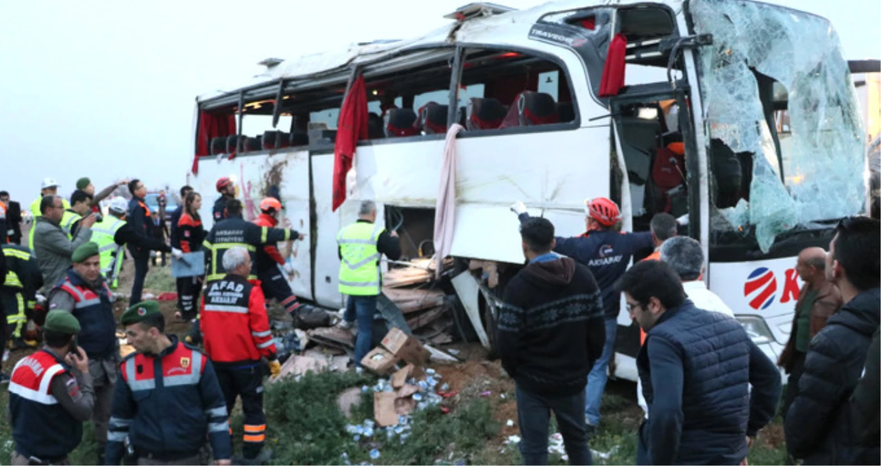 Şoförü Kalp Krizi Geçiren Yolcu Otobüsü Şarampole Devrildi: 4 Ölü, 34 Yaralı