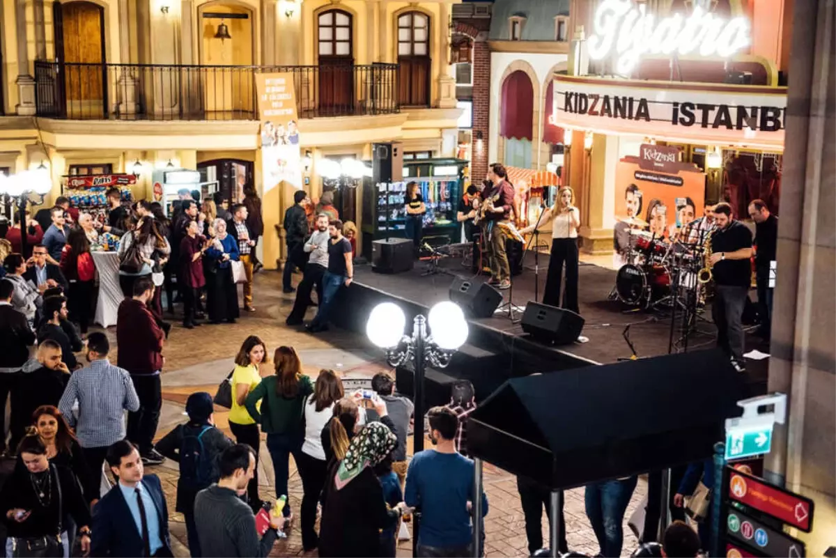 Yetişkinler KidZania\'da çocuklar gibi eğlendi