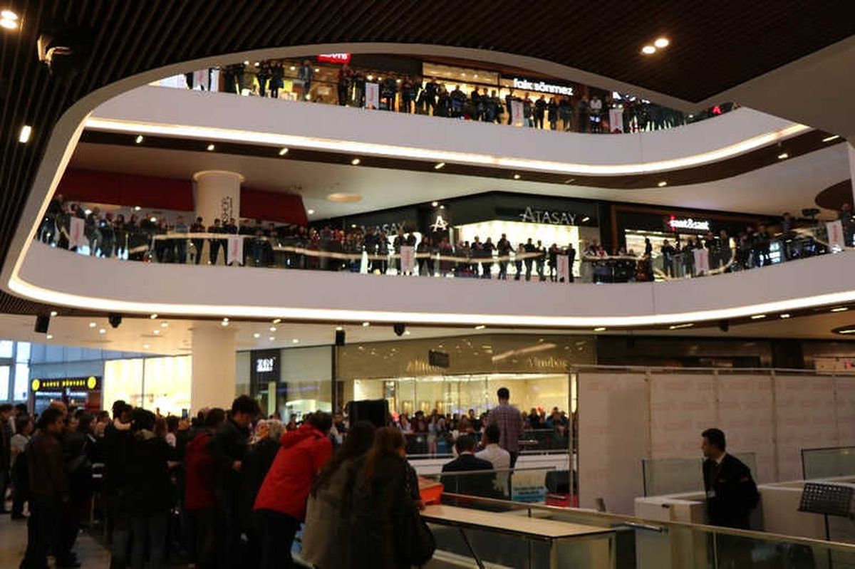 5\'inci Yılını Retrobüs\'le Kutladı