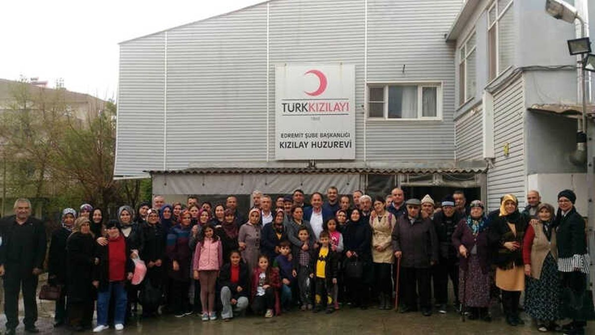 AK Parti\'den Huzurevi Ziyareti