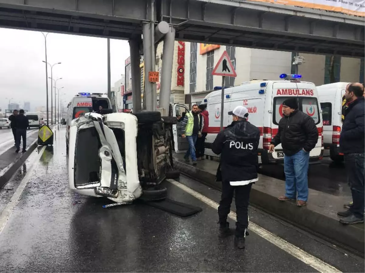 Avcılar\'da Kontrolden Çıkan Araç Takla Attı: 7 Yaralı