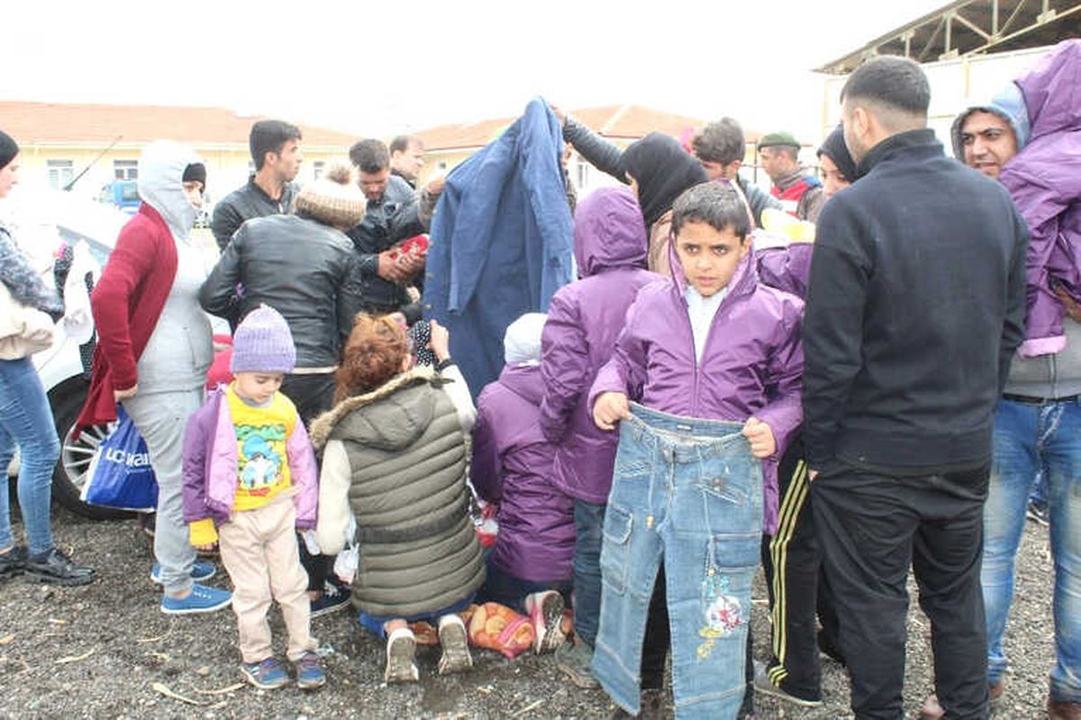 Ayvalık\'ta 43 Göçmen Jandarmaya Yakalandı