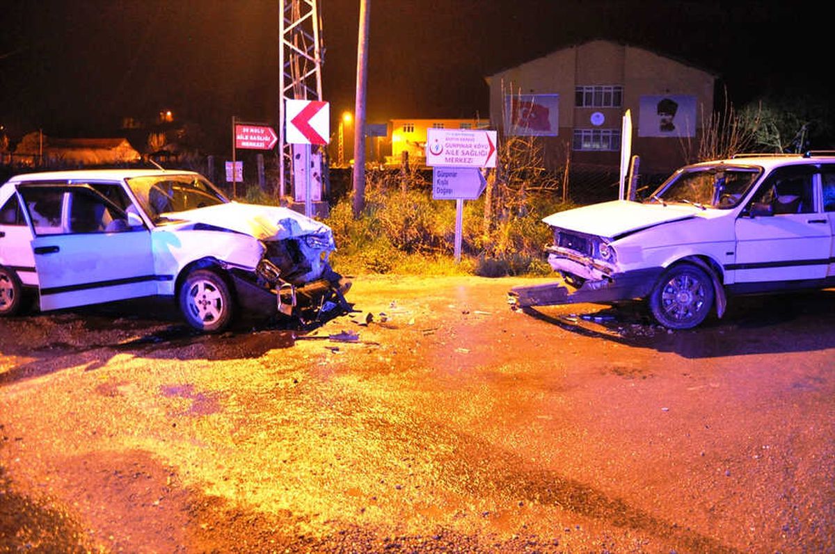 Bartın\'da Trafik Kazası: 5 Yaralı