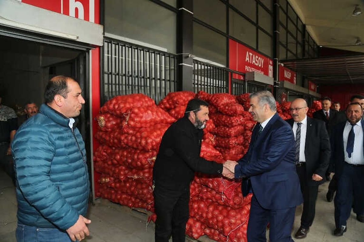 Başkan Çelik, Hal Esnafını Ziyaret Etti