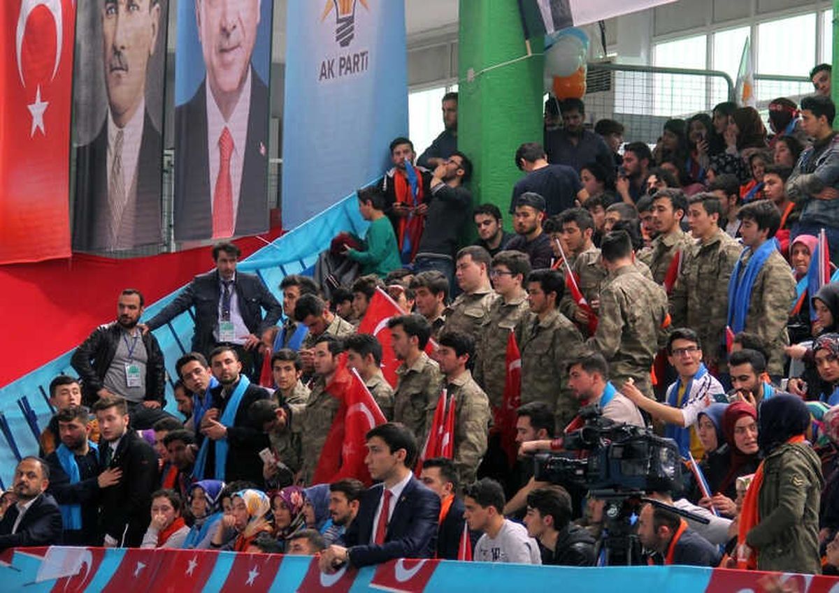 Cumhurbaşkanı Erdoğan\'ı Giresun\'da Askeri Kamuflaj ve Asker Selamıyla Karşıladılar