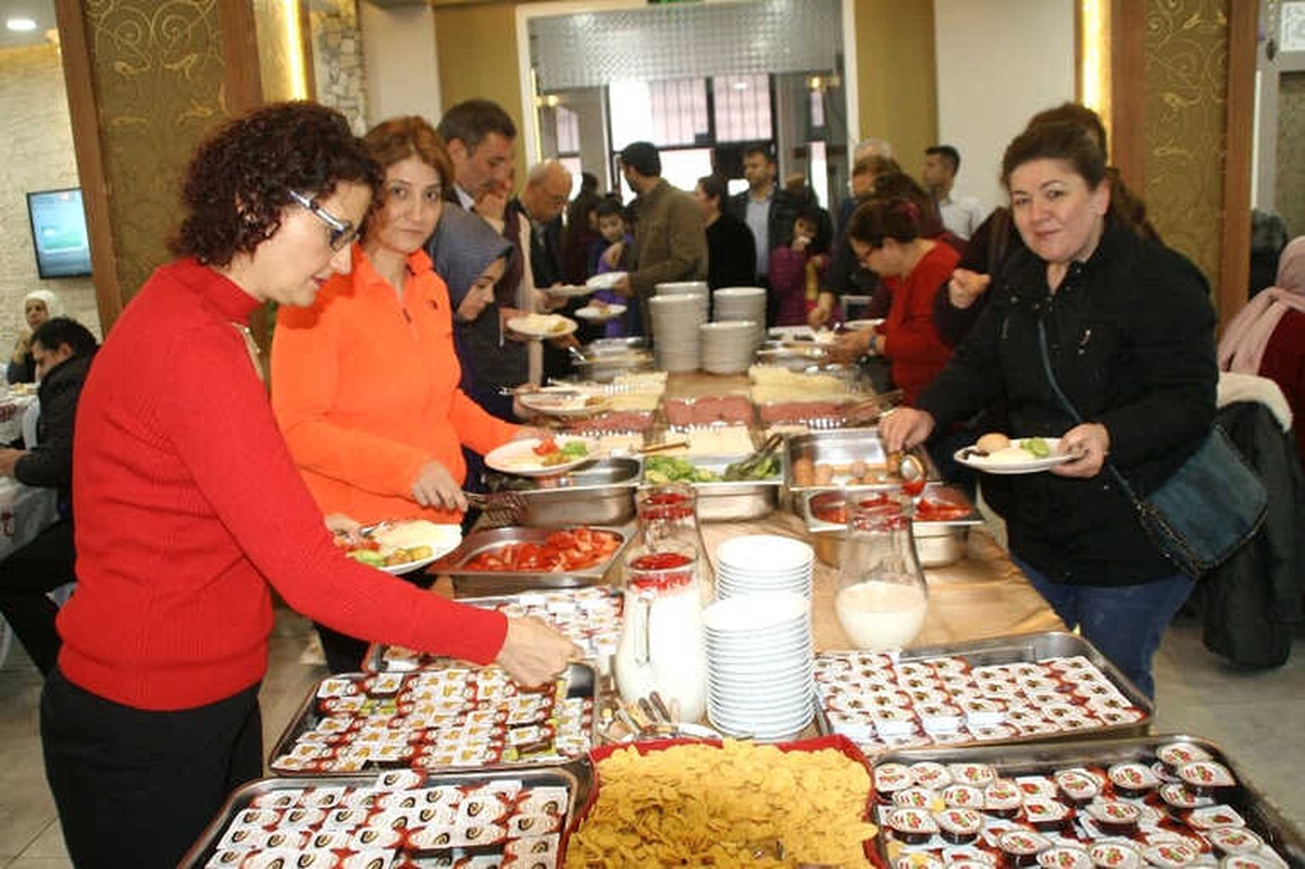 Engelsiz Yaşam Derneği\'nden Kahvaltı Etkinliği