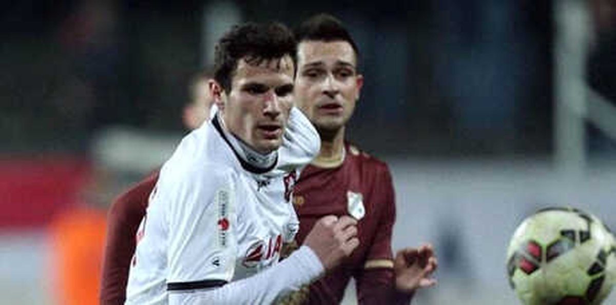 Hırvat Futbolcu Sahada Hayatını Kaybetti