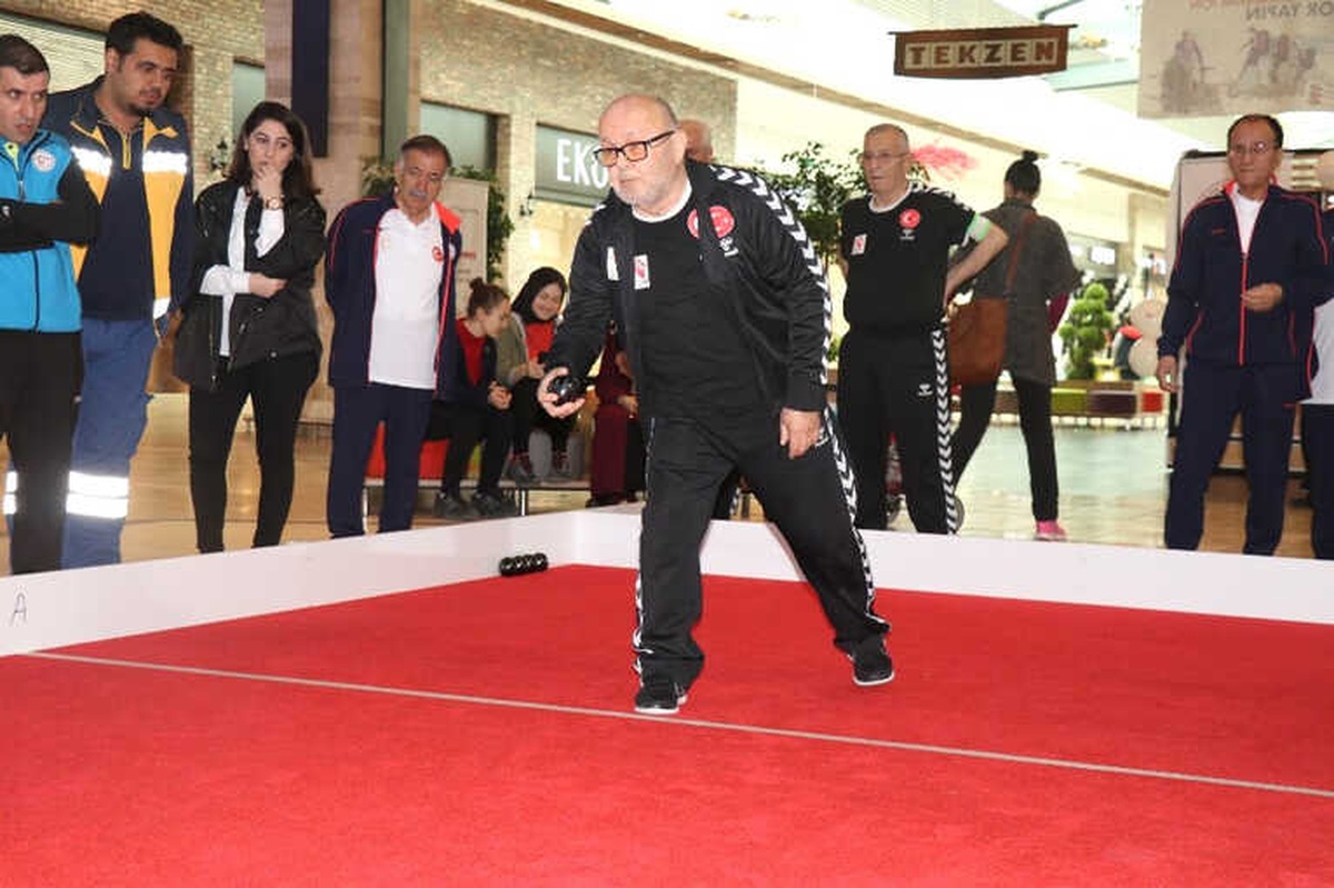 Huzurevi Sakinleri Bocce Turnuvası\'nda Yarıştı