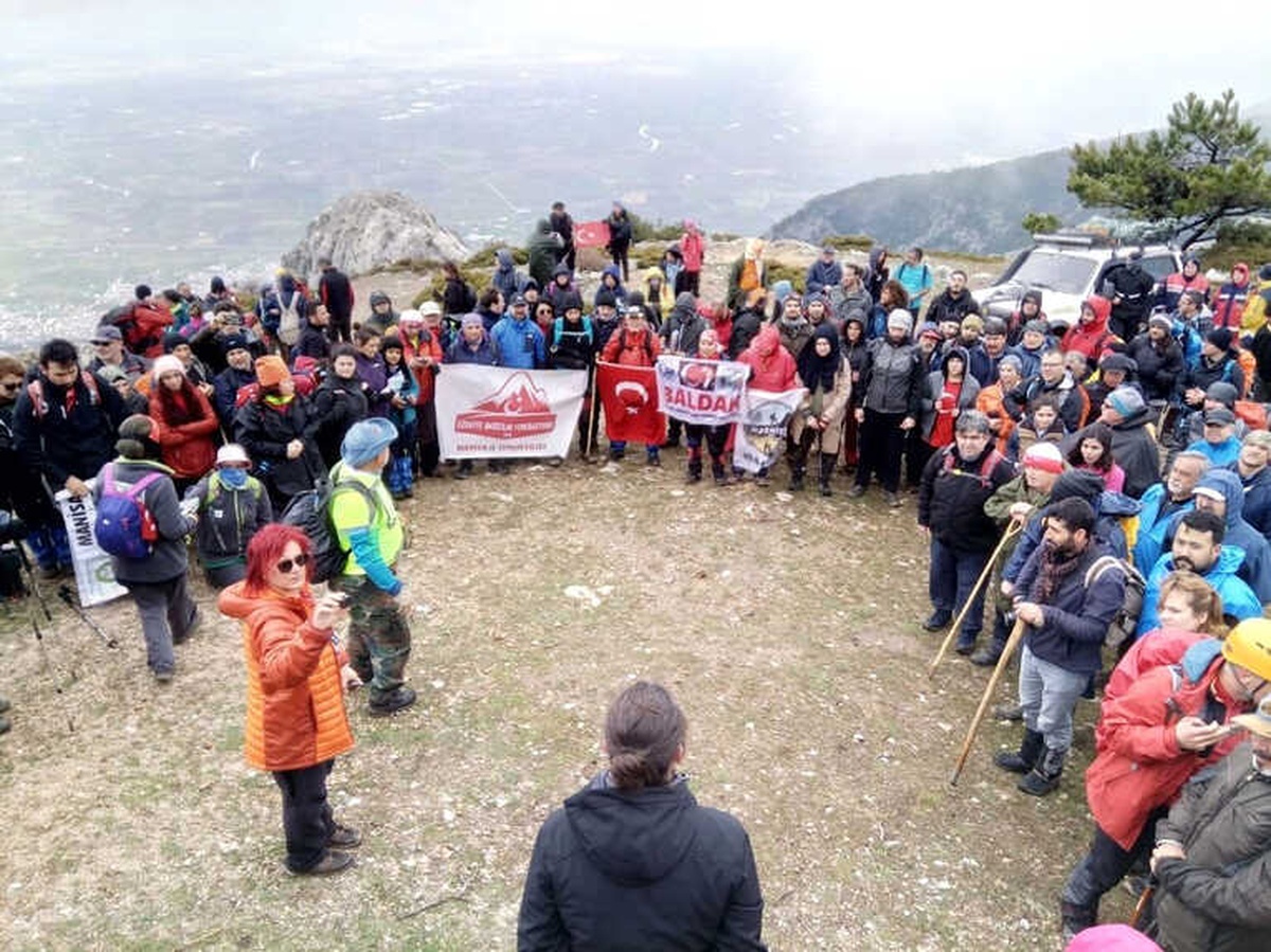 İsmet Ülkeli, Spil Tırmanışıyla Anıldı