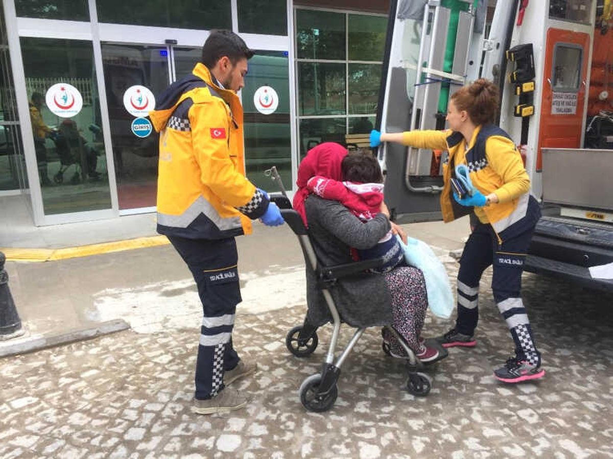 Konya\'da Otomobil Şarampole Devrildi: 4 Yaralı