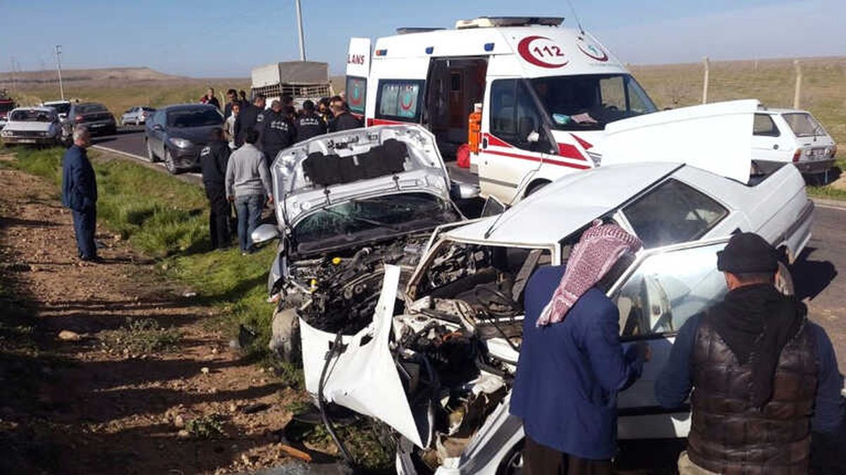 Mardin\'de Trafik Kazası: 4 Yaralı