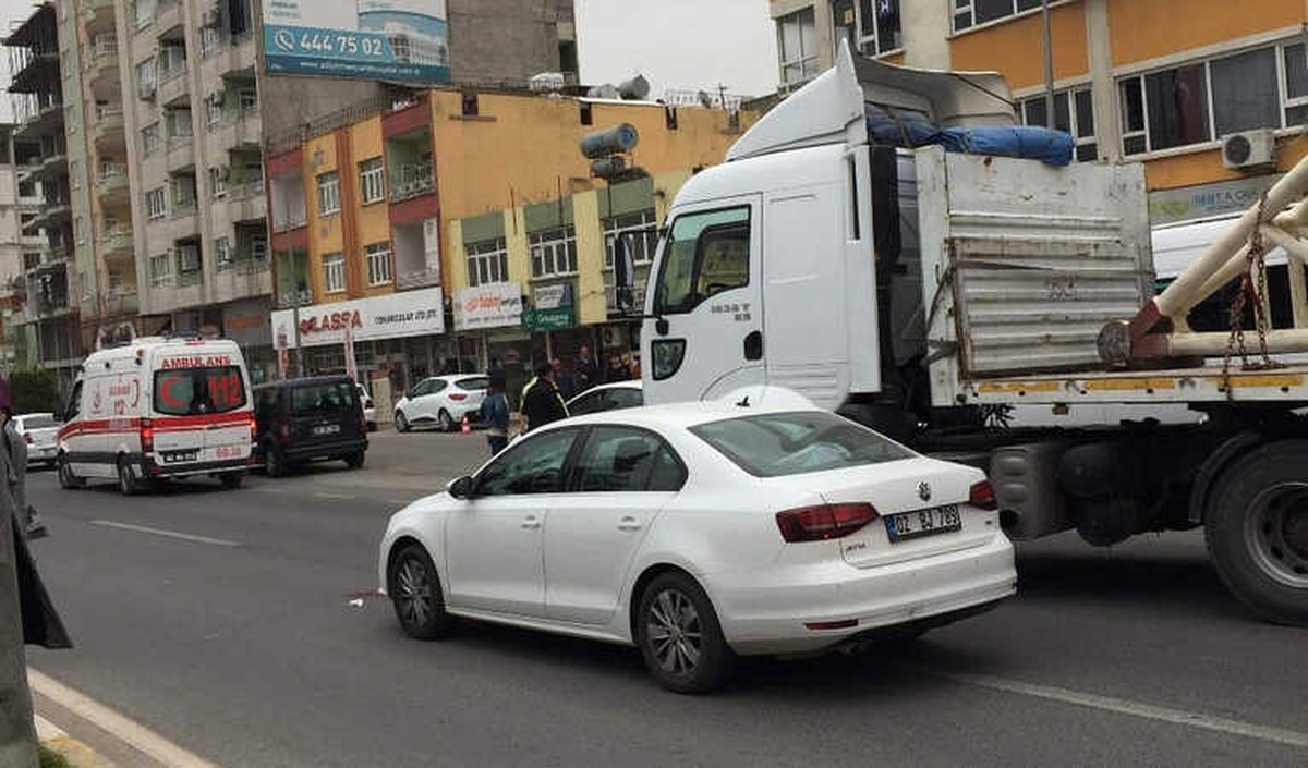 Otomobil Yayaya Çarptı: 1 Yaralı