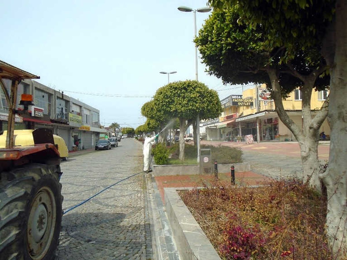 Alanya\'da Yeşil Alan ve Parklar İlaçlanıyor