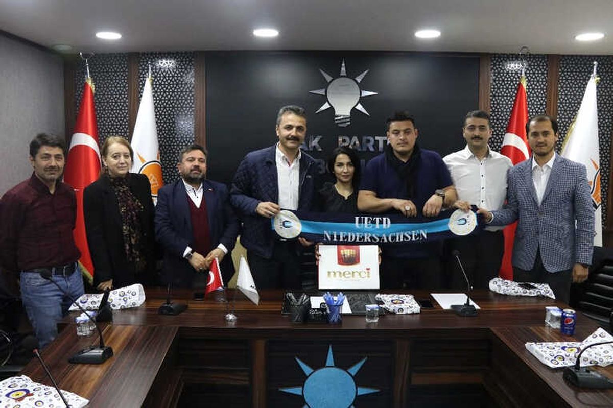 Avrupa\'daki Gençlerden Başkan Doğanay\'a Ziyaret
