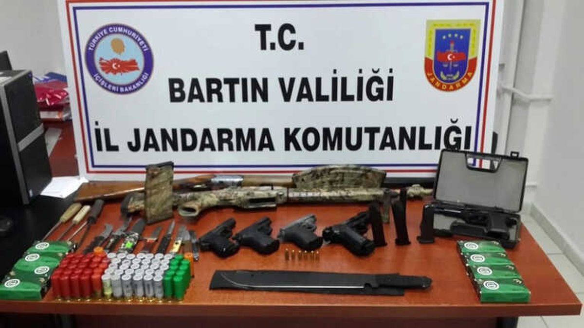 Bartın\'da Silah Kaçakçısı Jandarma Ekiplerine Yakalandı