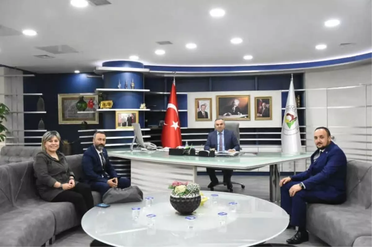 Başkan Ay, Ziyaretçilerini Ağırladı