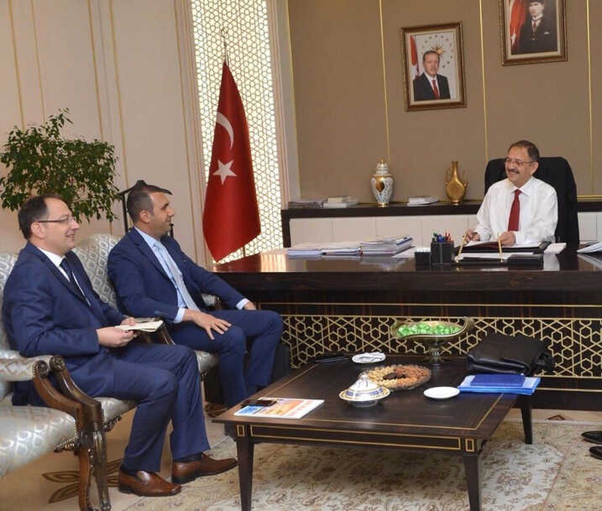 Başkan Bedirhanoğlu, Kentin İhtiyaçlarını Bakan Özhaseki\'ye İletti