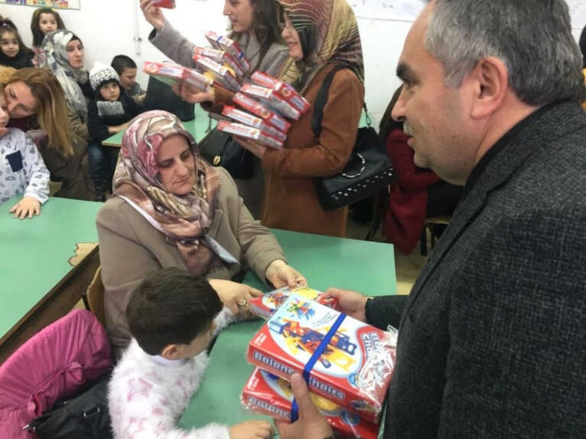 Başkan Dursun Ay Makedonya\'da Özel Çocukları Sevindirdi