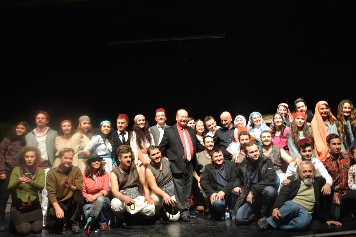 Başkan Özakcan\'ın \'Dünya Tiyatrolar Günü\' Mesajı