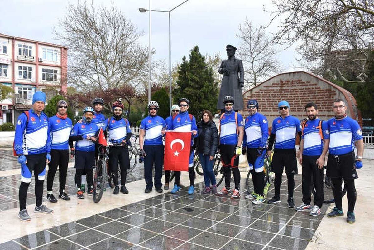 Bisiklet Hayattır\' Grubu Çanakkale\'de Manisa\'yı Temsil Etti
