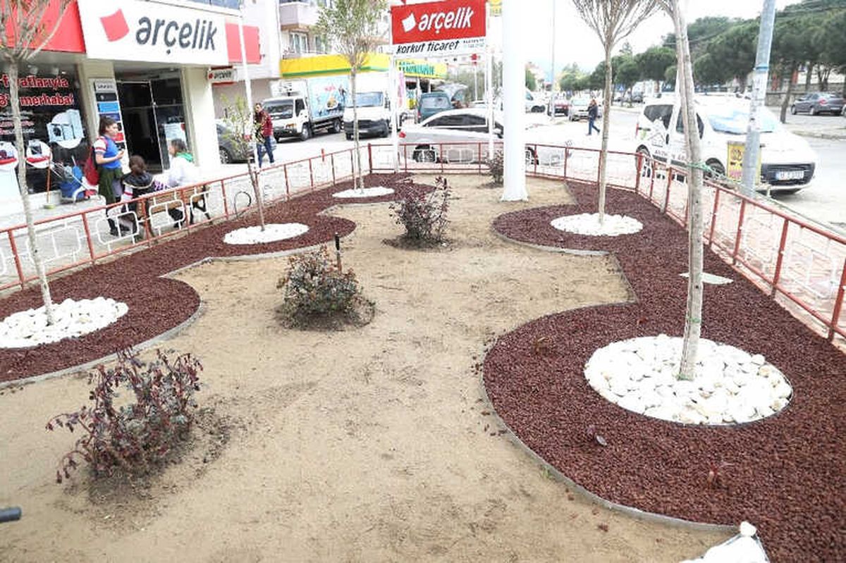 Burhaniye Belediyesi Uzun Zamandır Dokunulmayan Alanlara El Attı