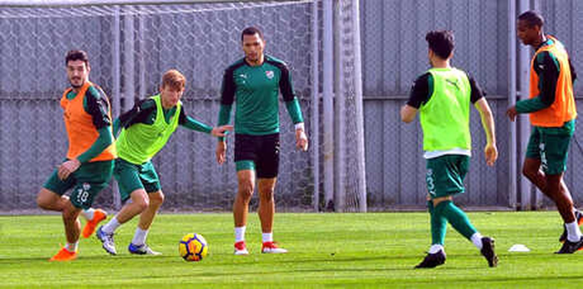 Bursaspor\'da Sakat Oyuncuların Dönüşü Sevinç Yarattı